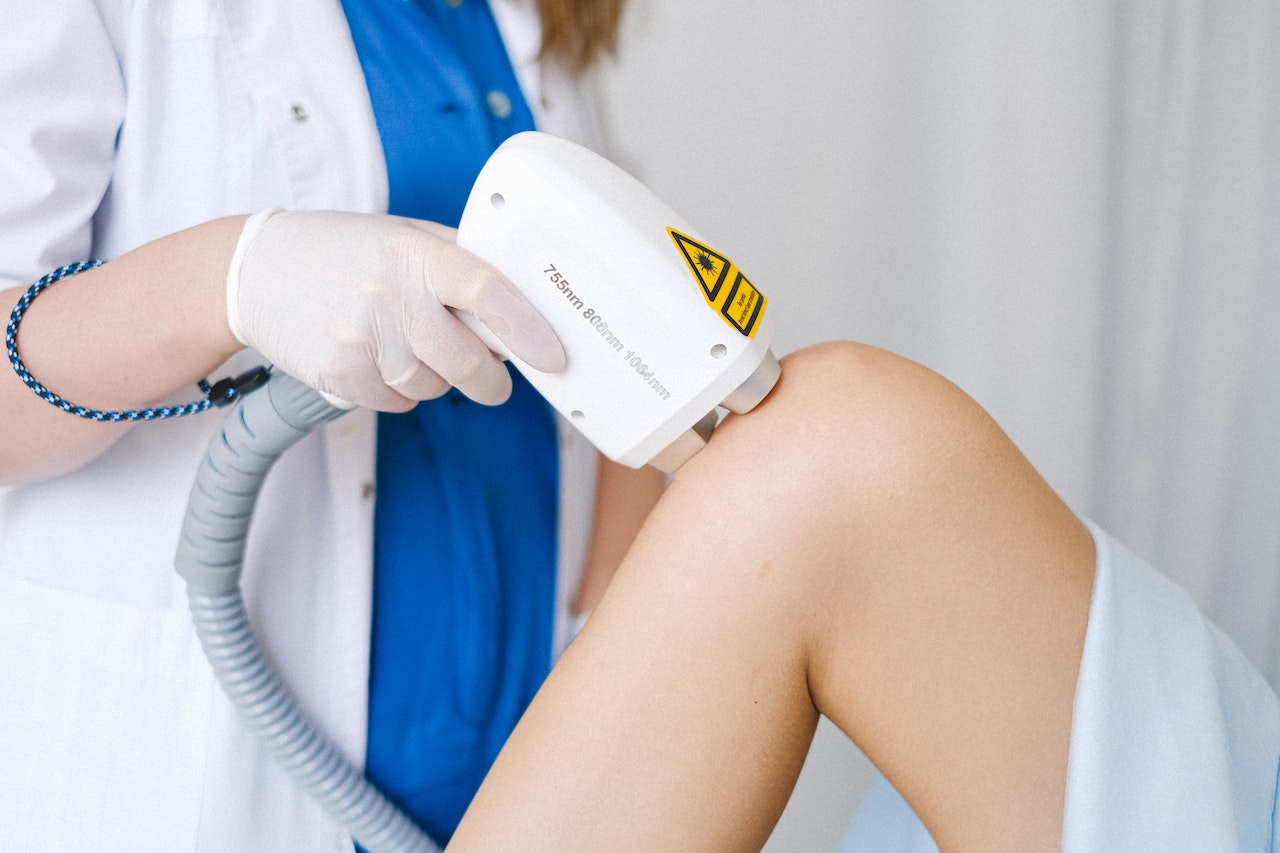 5 Reasons to Choose Laser Hair Removal Treatment Over Waxing